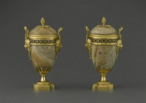 Paire d'urnes ou brûle-parfum (?), avec SN 913 2, image 5/8