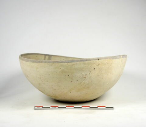 vase, image 2/2