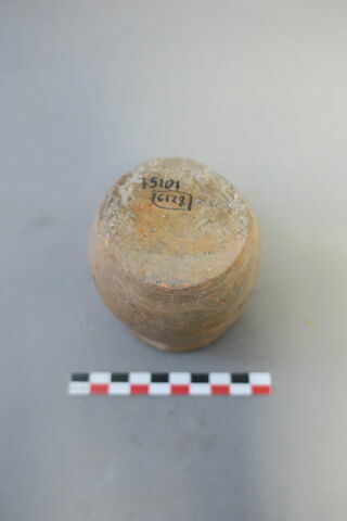 pot, image 2/2
