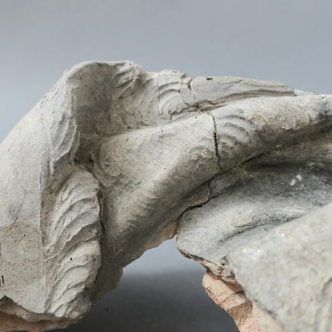 sculpture, fragment, image 2/3