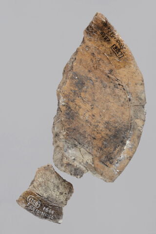 sculpture, fragment, image 2/2