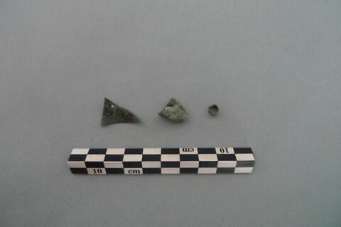 plaque, fragment, image 2/3