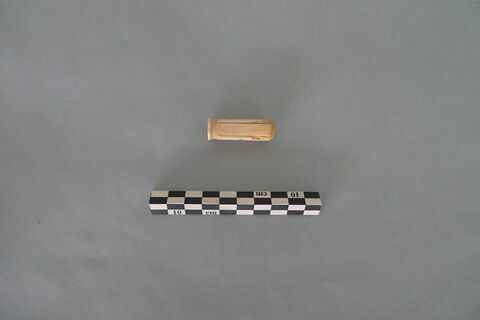 flacon carré, fragment, image 3/3