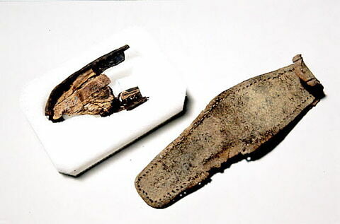 semelle de chaussure, fragment ; talon de chaussure, fragment