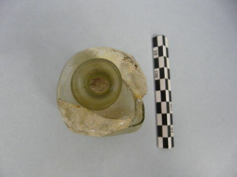 flacon carré, fragment, image 2/3