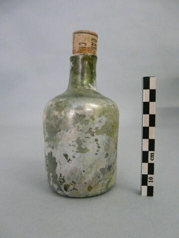 flacon cylindrique, fragment, image 3/3