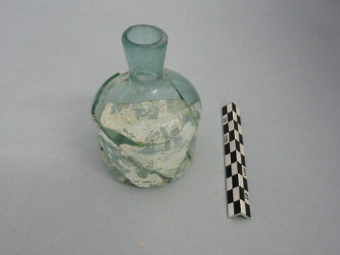 flacon cylindrique, fragment, image 3/3