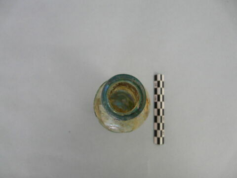 flacon cylindrique, fragment, image 2/3