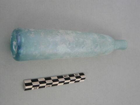 flacon cylindrique, fragment