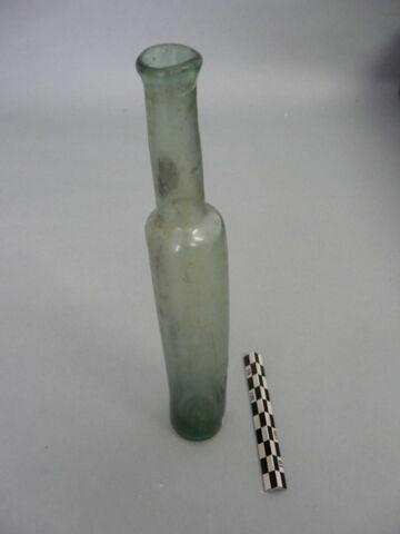 flacon cylindrique, fragment, image 3/3