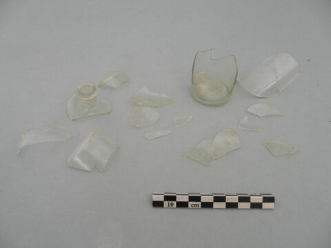flacon cylindrique, fragment