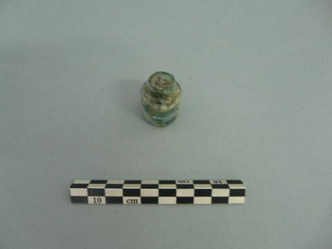 flacon cylindrique, fragment, image 3/3
