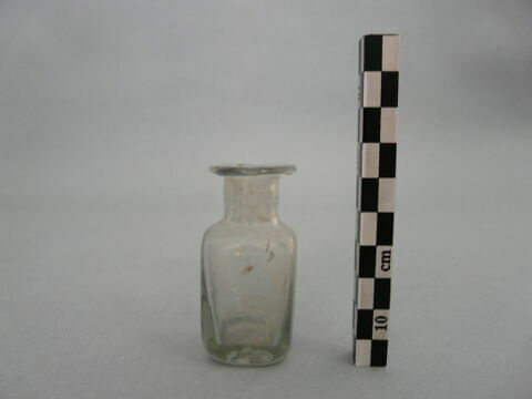 flacon carré, fragment, image 3/4