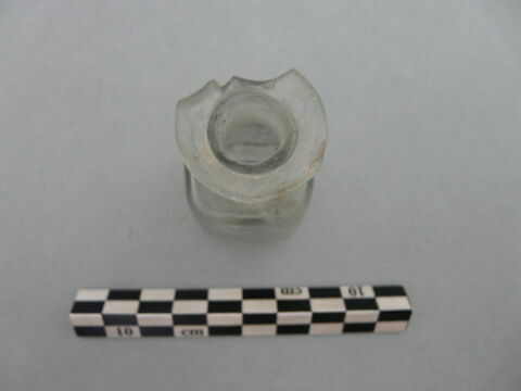 flacon carré, fragment, image 2/4