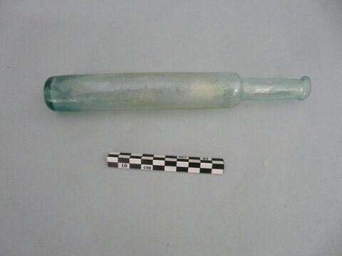 flacon cylindrique, fragment