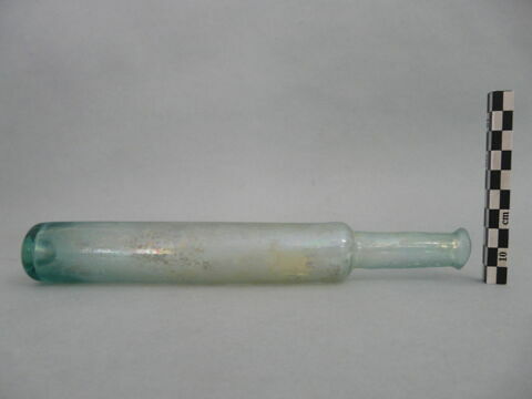 flacon cylindrique, fragment, image 3/3
