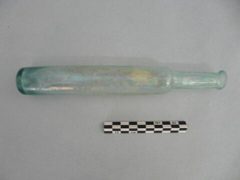 flacon cylindrique, fragment, image 2/3