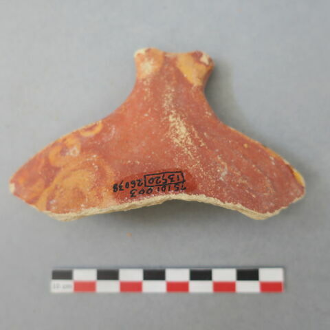 écuelle à tenons, fragment, image 2/3