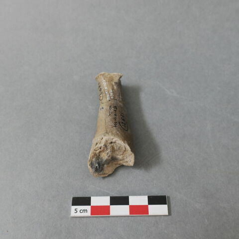 sculpture, fragment, image 2/2