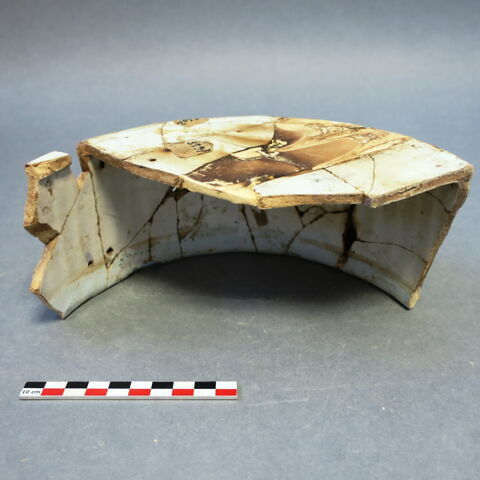 bassin à anses, fragment, image 3/4