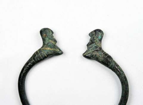 bracelet, image 2/2