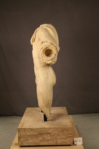 statue, image 2/4