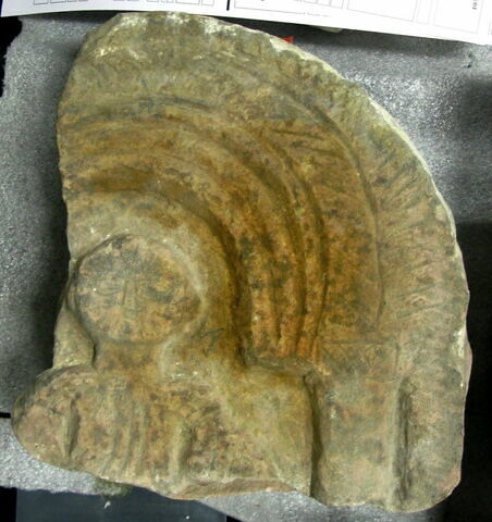 Stèle votive à Saturne (fragment), image 1/1