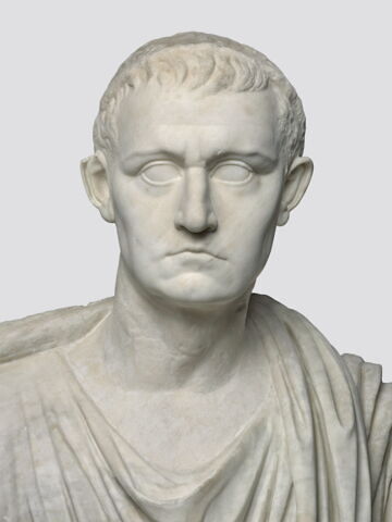 statue, image 5/8