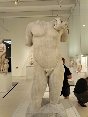 statue, image 2/6