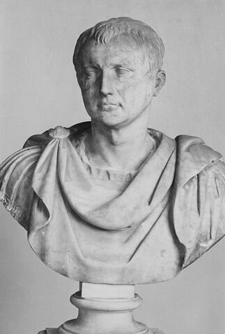 statue, image 6/6