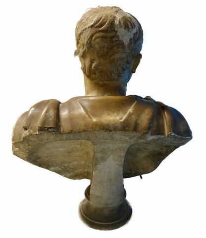statue, image 3/6