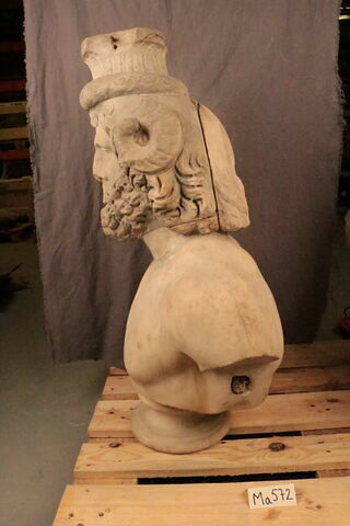 statue, image 3/4