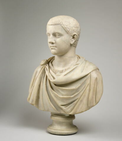 statue, image 2/13