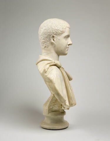 statue, image 5/13