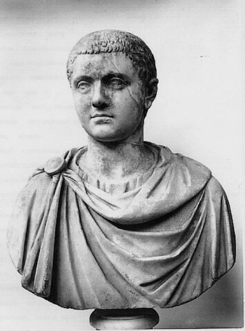 statue, image 10/13