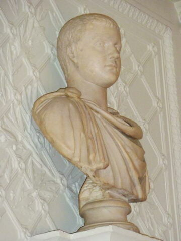 statue, image 8/13