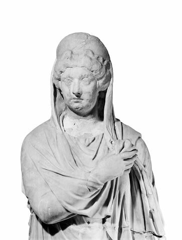 statue, image 3/8