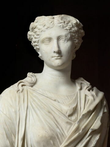 statue, image 3/17