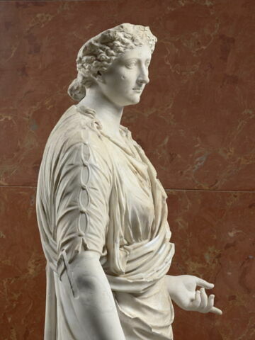 statue, image 9/17