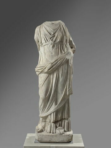 statue