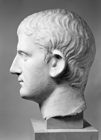 statue, image 4/4