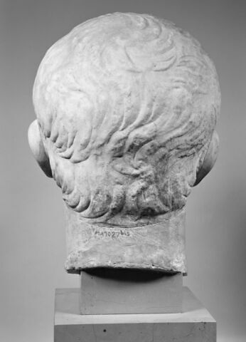 statue