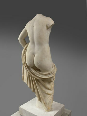 statue, image 3/5