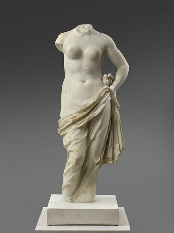 statue