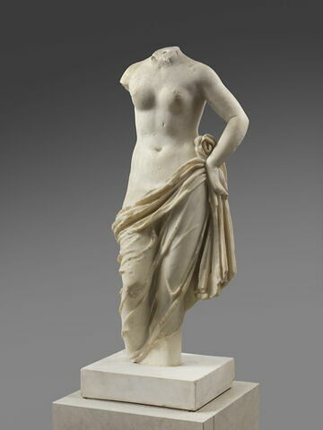 statue, image 2/5