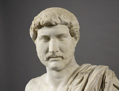 statue, image 11/12