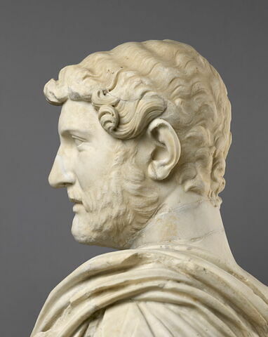 statue, image 3/12