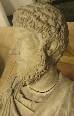 statue, image 5/5