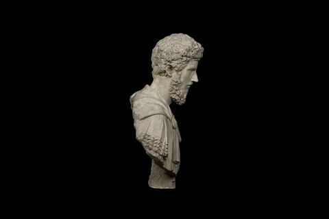 statue, image 2/5