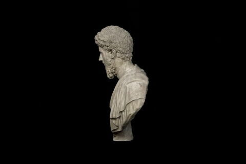 statue, image 3/5